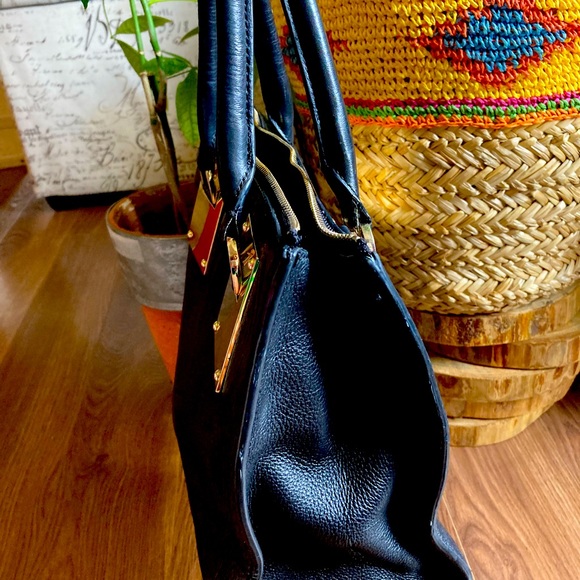 Danier Sage" metal black leather satchel with gold trimmings - Picture 8 of 16